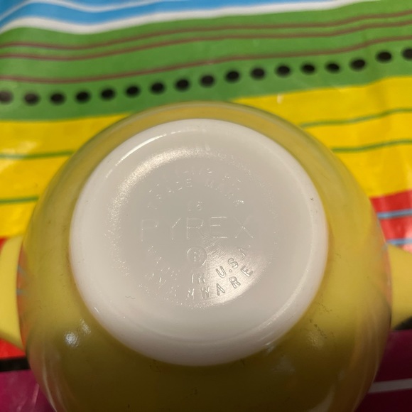 2 Greenish yellow Pyrex - Picture 3 of 5